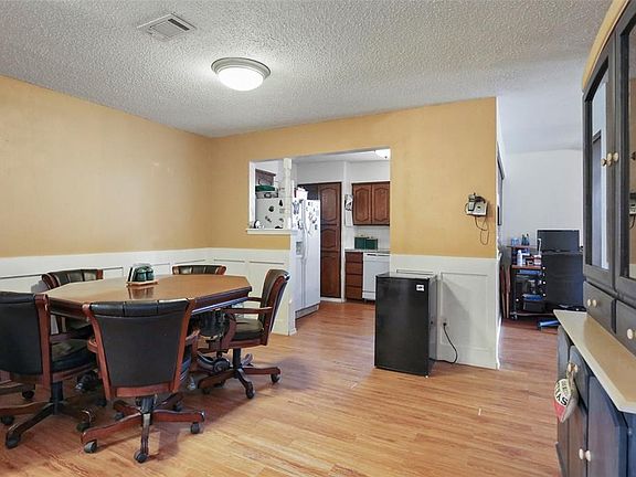 5th image of 2915 Laramie St