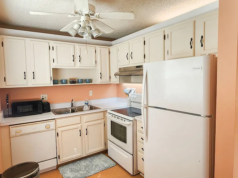 95 Spring Lake Dr #103 — Photo 11