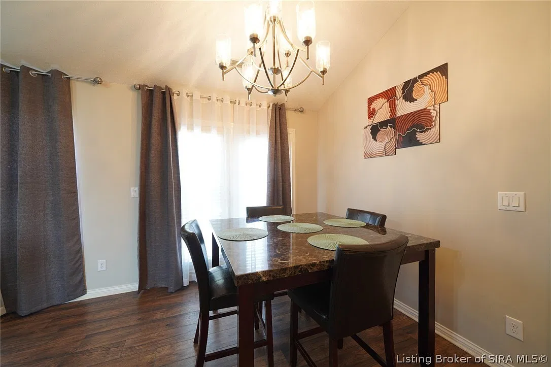 3 bed, 2.0 bath, 1300 sqft, $2,100 — Photo 4