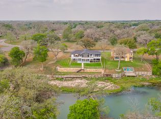 46 E Hampton Dr, Seguin, TX 78155