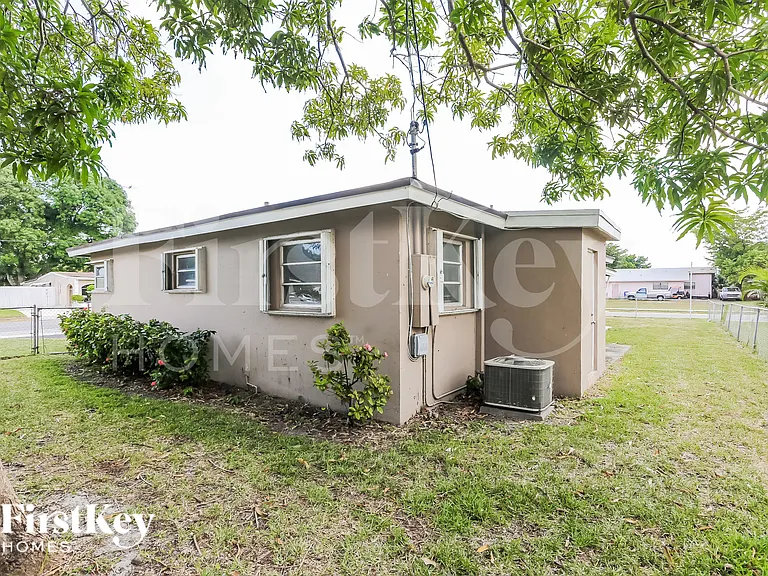1565 NW 6th Ave — Photo 18