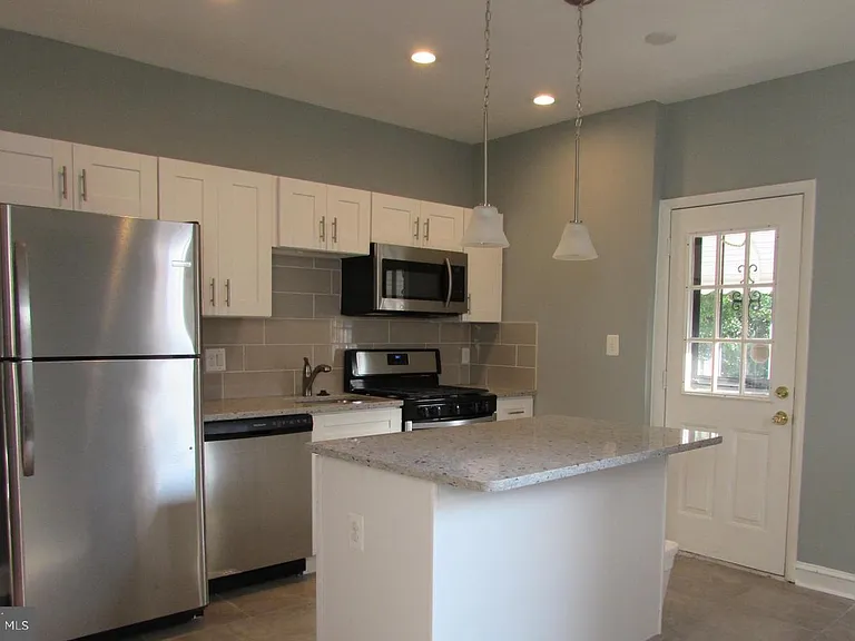 2735 Chesterfield Ave — Photo 7