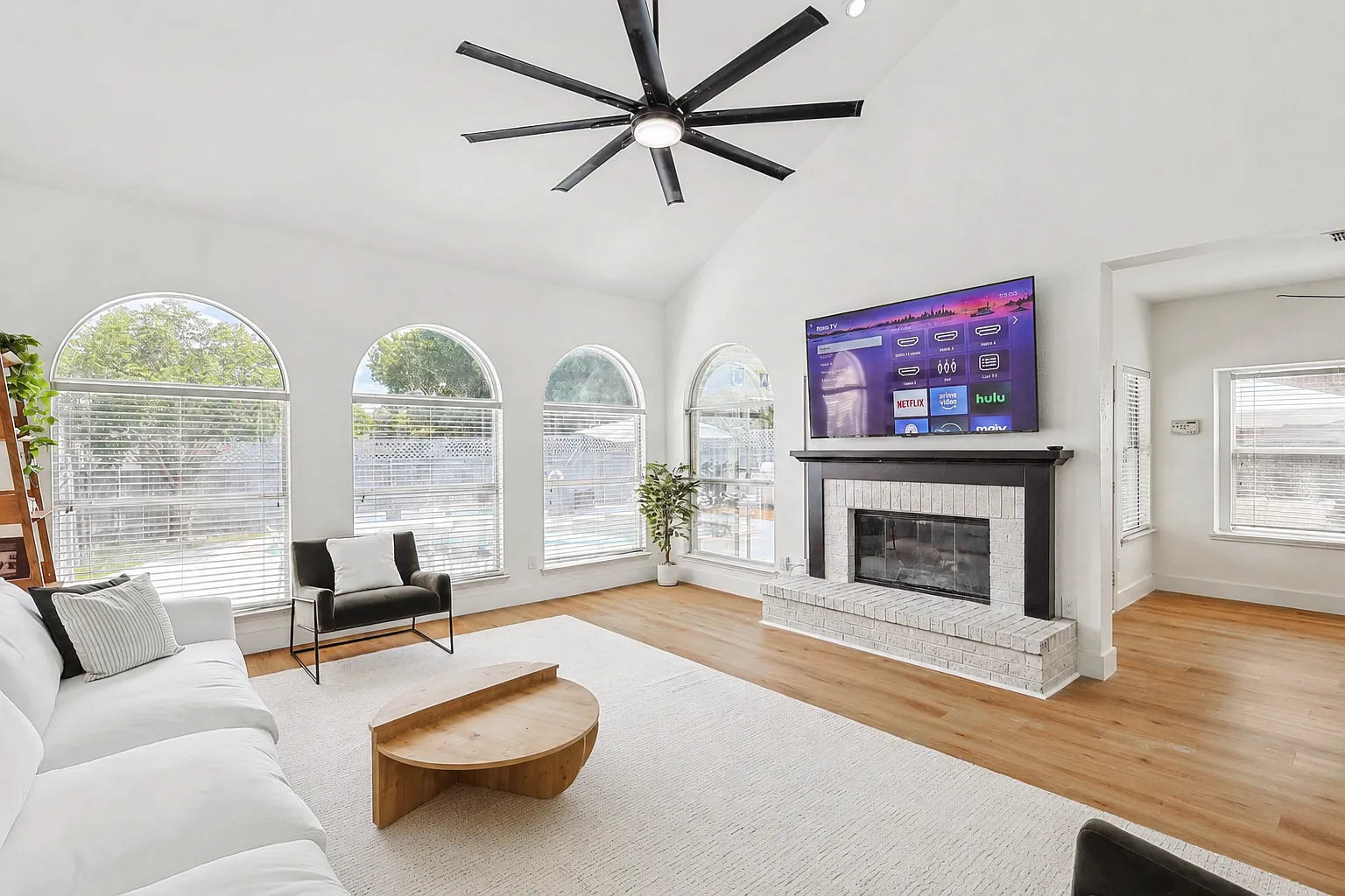 5 bed, 2.5 bath, 3031 sqft, $10,750 — Photo 3
