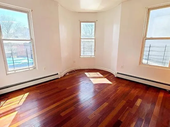 727 E 213th St Floor 2, Bronx, NY 10467