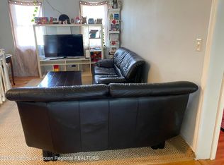 35 Hudson Ave, Middletown, NJ 07748