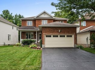 13 Keno Way, Ottawa, ON K2T 1H4