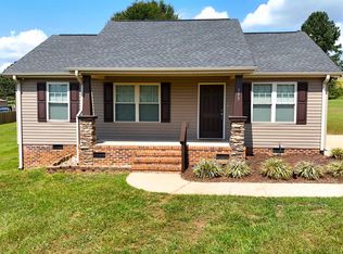 393 Morgan Rd, Wellford, SC 29385