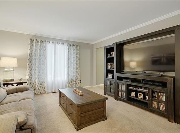 4th image of 4 Hoover Dr