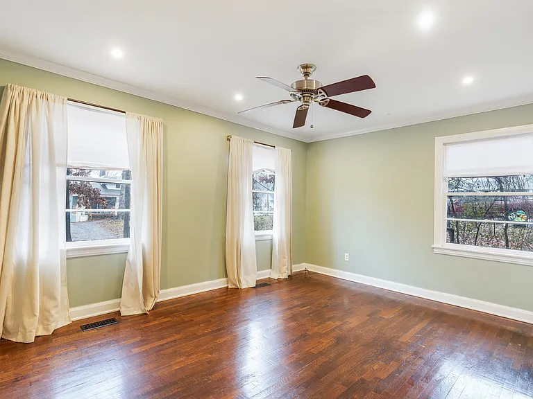 611 W Glenwood Ave — Photo 15