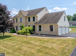 3369 Fairland Dr, Schnecksville, PA 18078