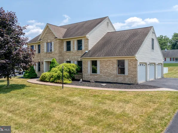 3369 Fairland Dr, Schnecksville, PA 18078