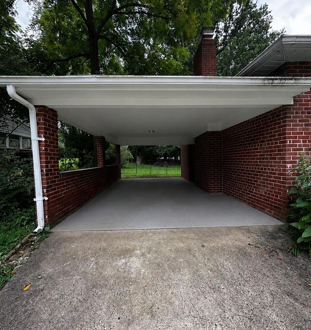 3 bed, 2.5 bath, 1344 sqft, $3,750 — Photo 2