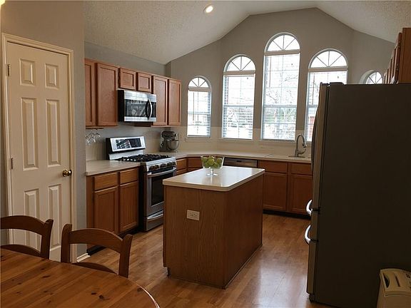 3rd image of 4800 Great Divide Dr