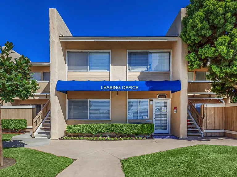 Vista Sun Apartments — Photo 18