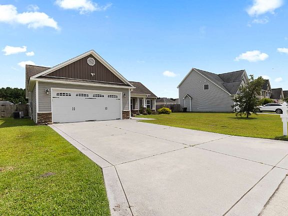 3rd image of 640 Arabella Dr