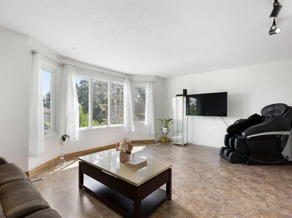 1016 S Hunterdale Pl NW, Calgary, AB T2K 4R7