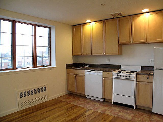 1st image of 2710 Astoria Blvd APT 5B