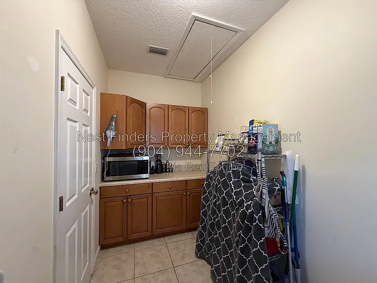 3886 Walsh St — Photo 22