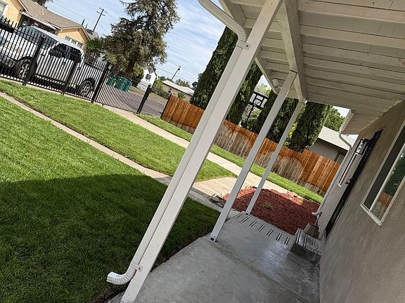 3rd image of 2346 Hackberry St