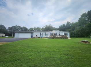 15547 Vivian St, Sesser, IL 62884