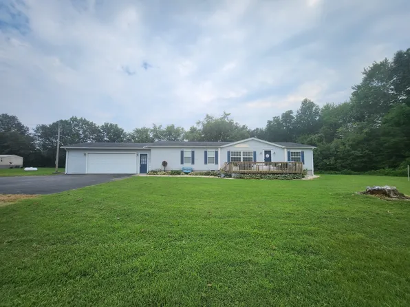 15547 Vivian St, Sesser, IL 62884