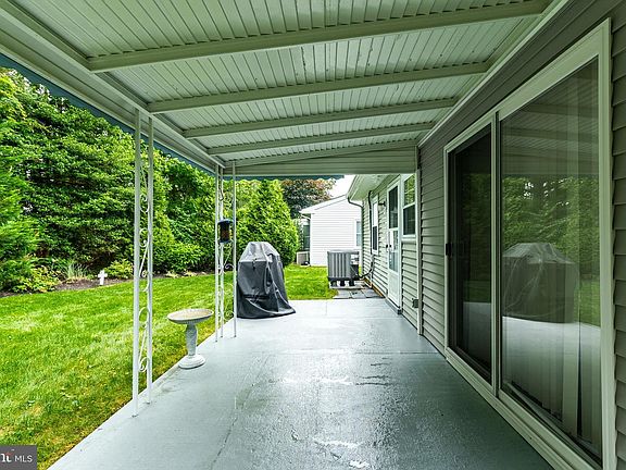 4th image of 73 Huntington Dr