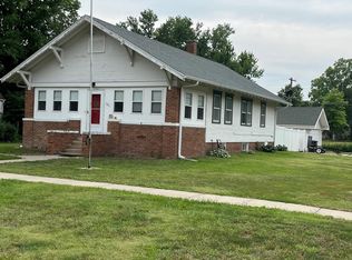 321 N Clay Ave, Clay Center, NE 68933