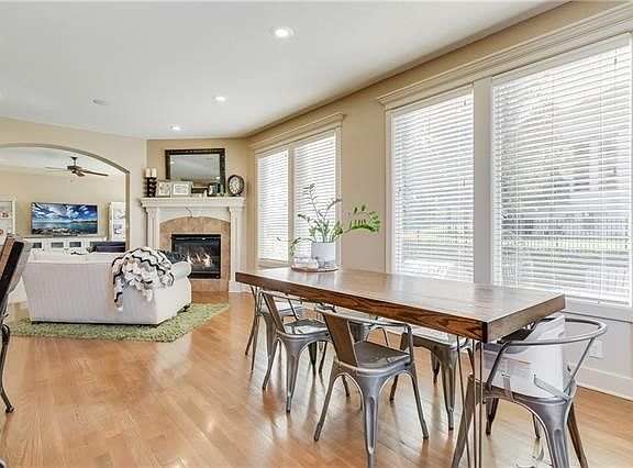 5th image of 1805 NE Parks Summit Blvd