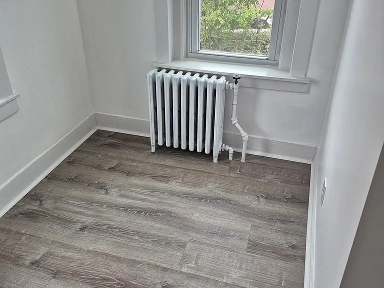 8 E Ridge Rd — Photo 3