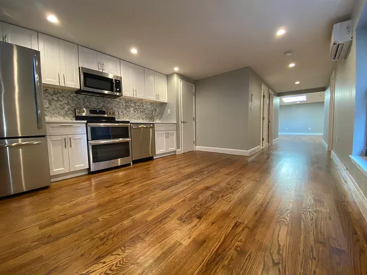 Rented by Salon Realty Corp | media 7