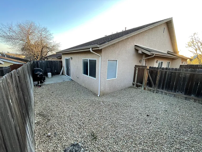 921 Creston Rd — Photo 8
