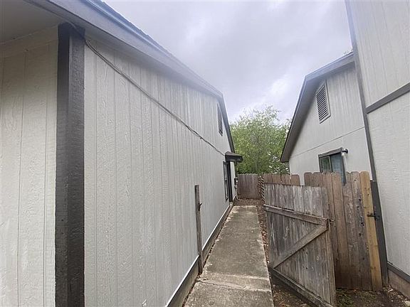 2nd image of 2545 Corian Glen Dr