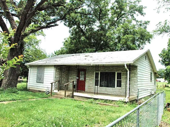 1203 Clark Ave, Parsons, KS 67357
