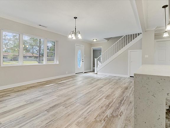4th image of 3110 Redwood Dr
