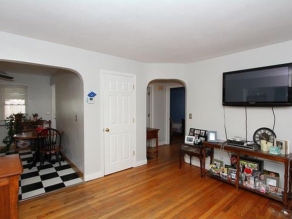 3rd image of 3129 Muriel Ave