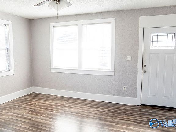 2nd image of 805 Main St E