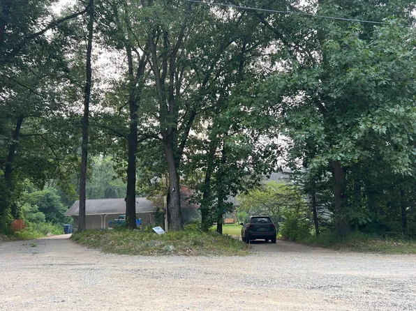 660 Crawford Farm Ln, Milford, MI 48381