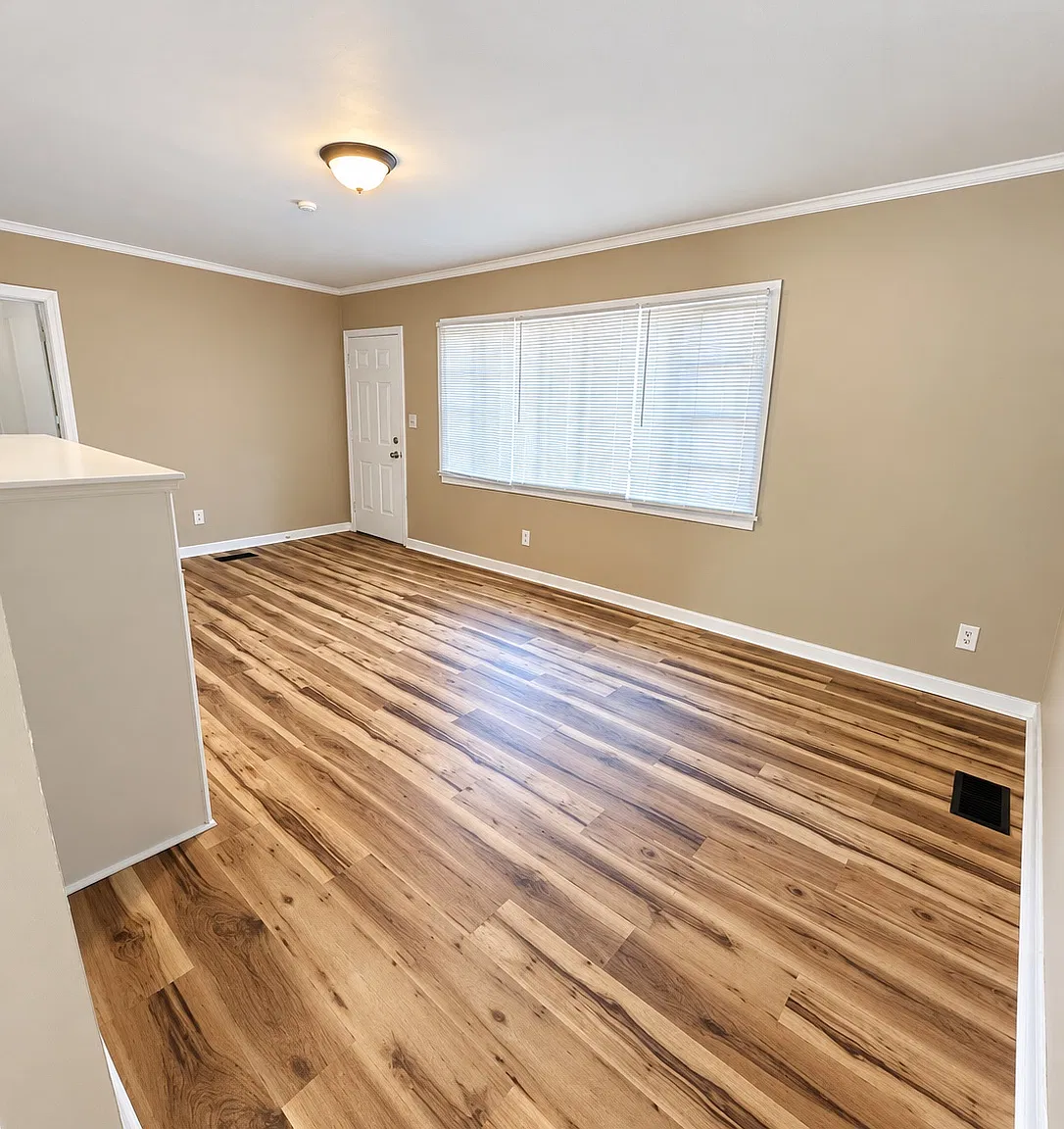 3 bed, 1196 sqft, $1,300 — Photo 4