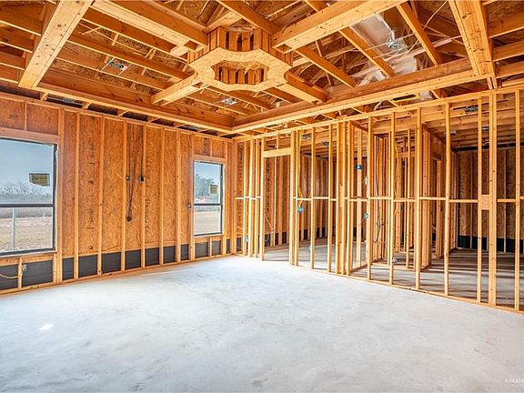 5th image of 321 Eagle St