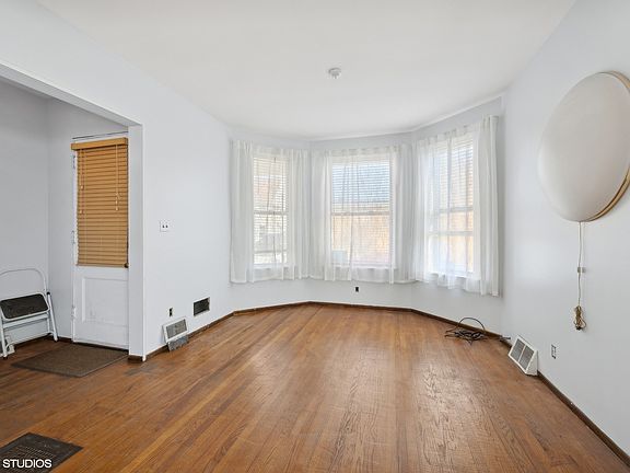 3rd image of 5205 W 24th St
