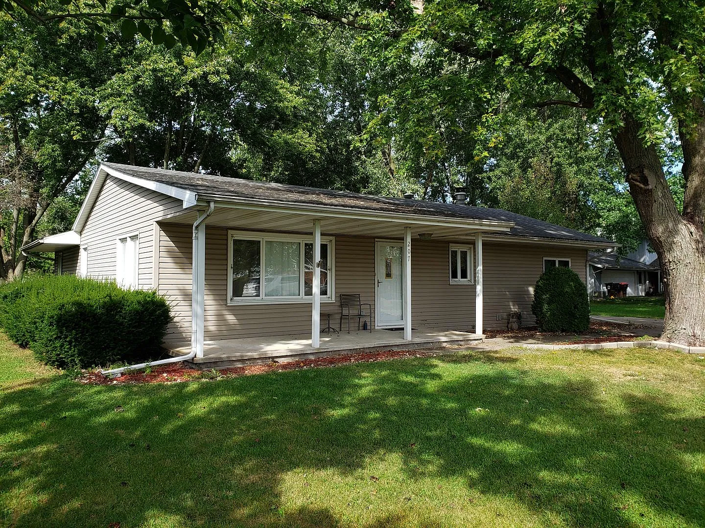 207 Gilmore Ave photo 1