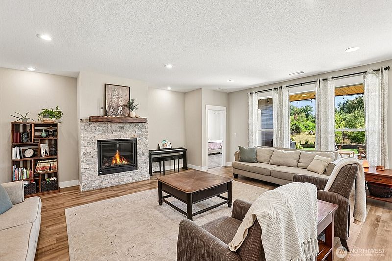 3rd image of 4417 SE 17th Avenue