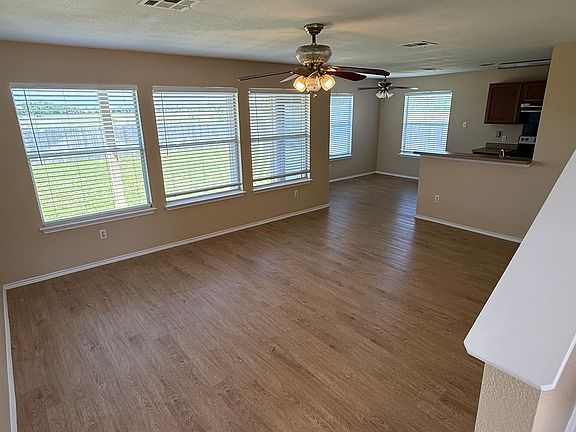 4th image of 225 Hyltin St