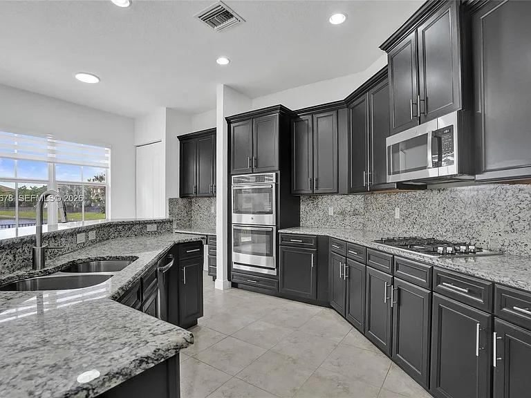10340 Lake Vista Ct — Photo 38