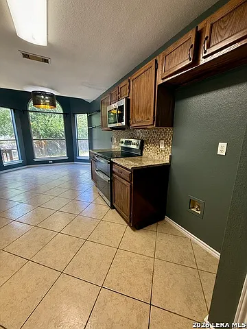 821 Dimrock — Photo 11