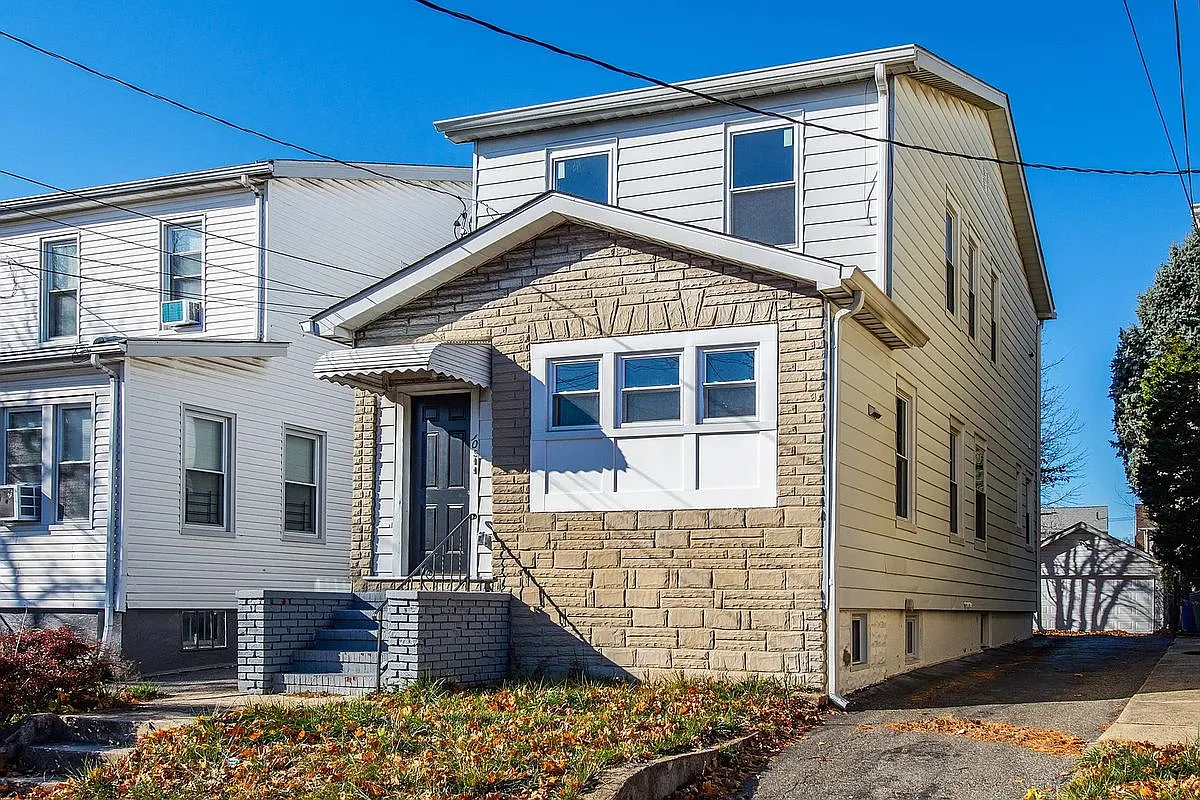 2 bed, 1.0 bath, 732 sqft, $1,850 — Photo 1