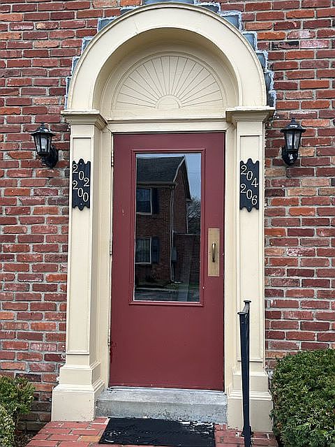 Entry to 200 Buckingham.