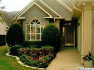 525 Crestway Cir, Hoover, AL 35226