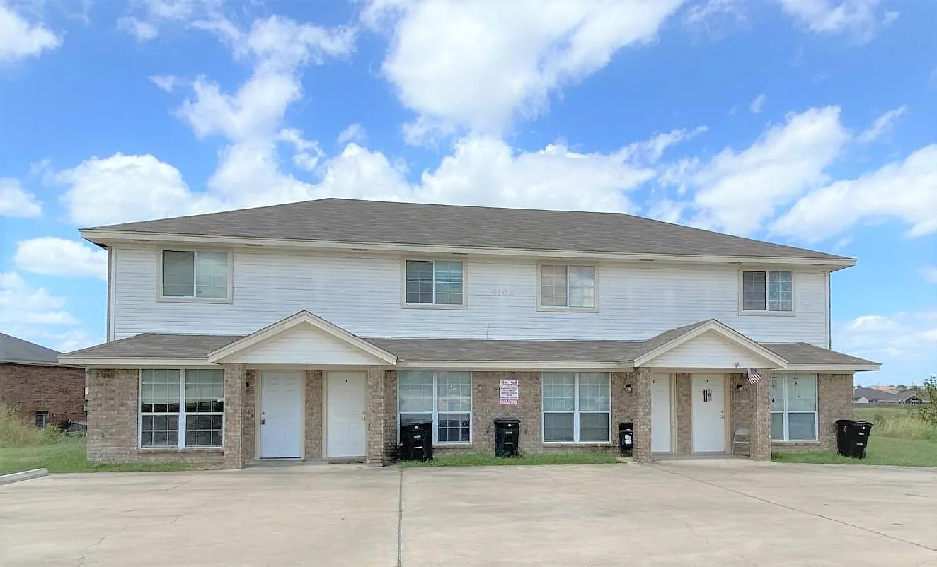 2 bed, 1.5 bath, 950 sqft, $800 — Photo 1