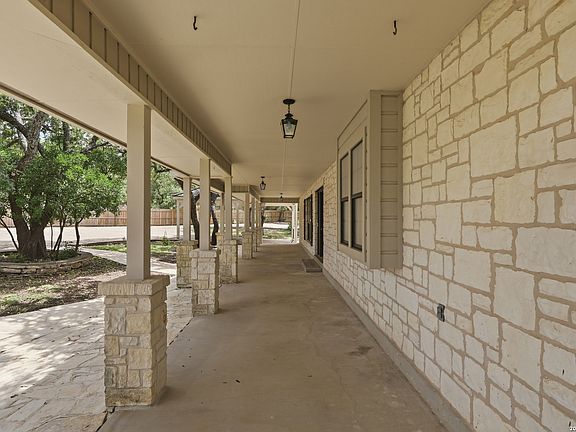 3rd image of 28225 ROYAL ASCOT DR